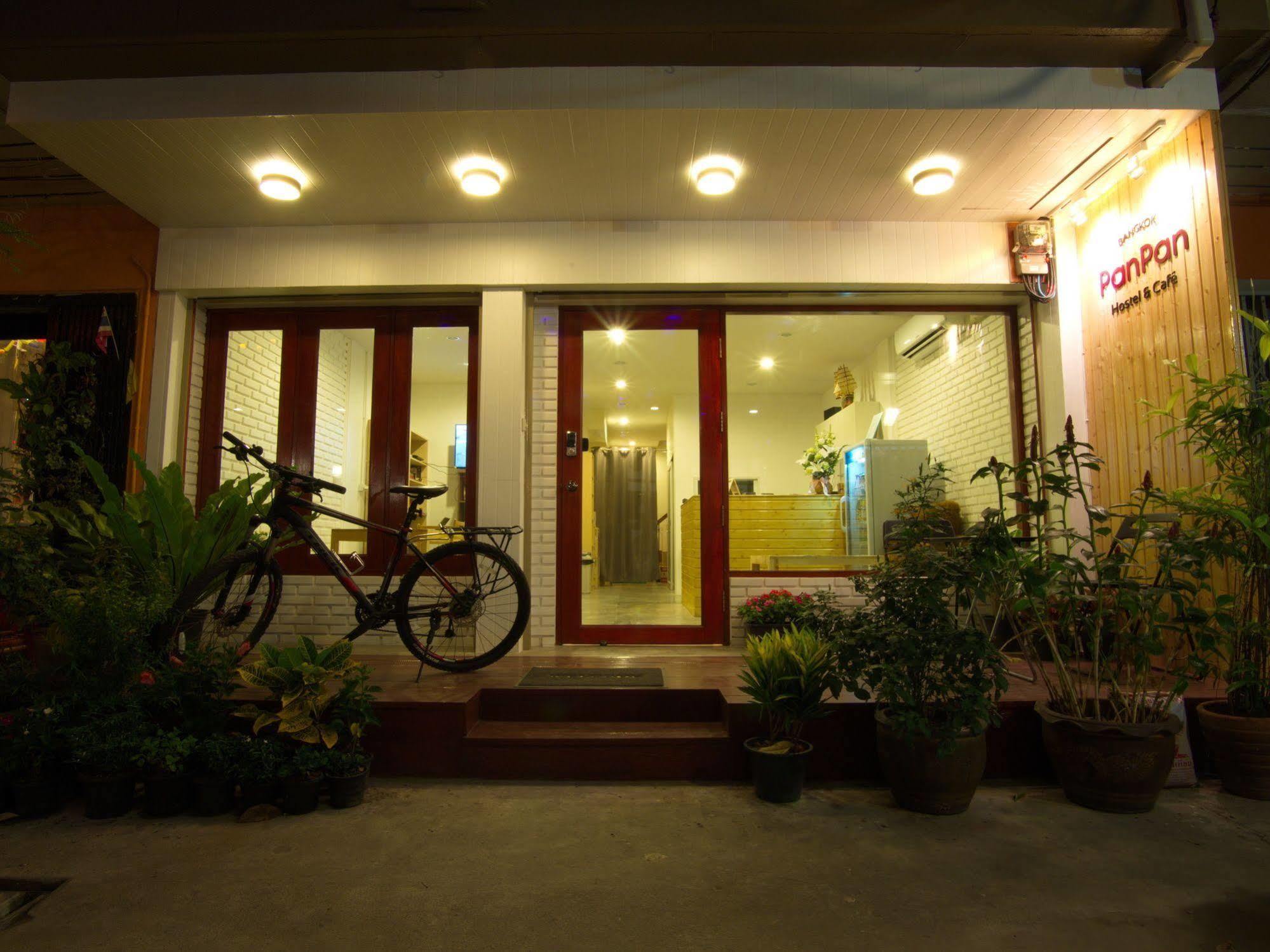 Panpan Hostel Банкок Екстериор снимка