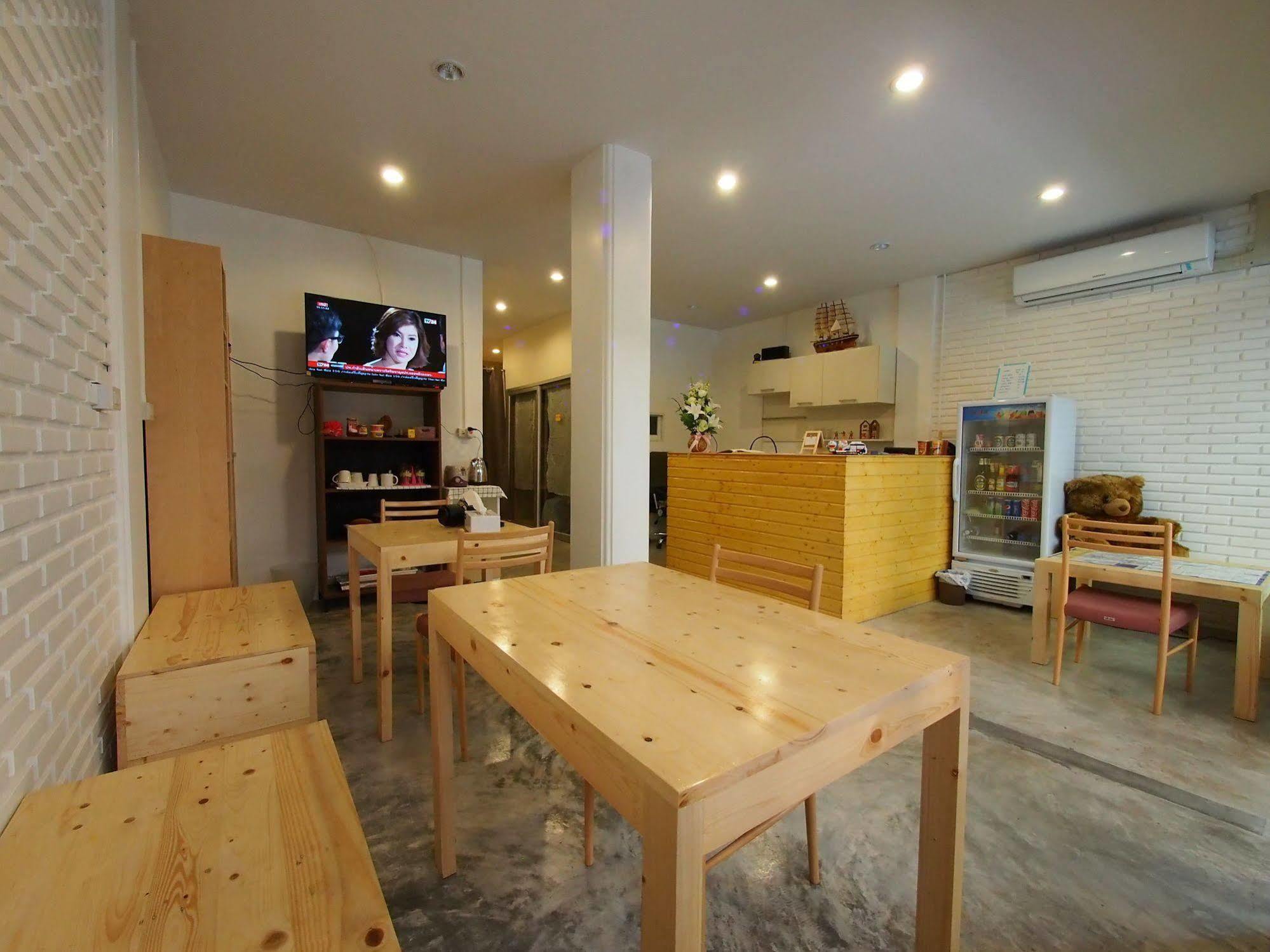 Panpan Hostel Банкок Екстериор снимка