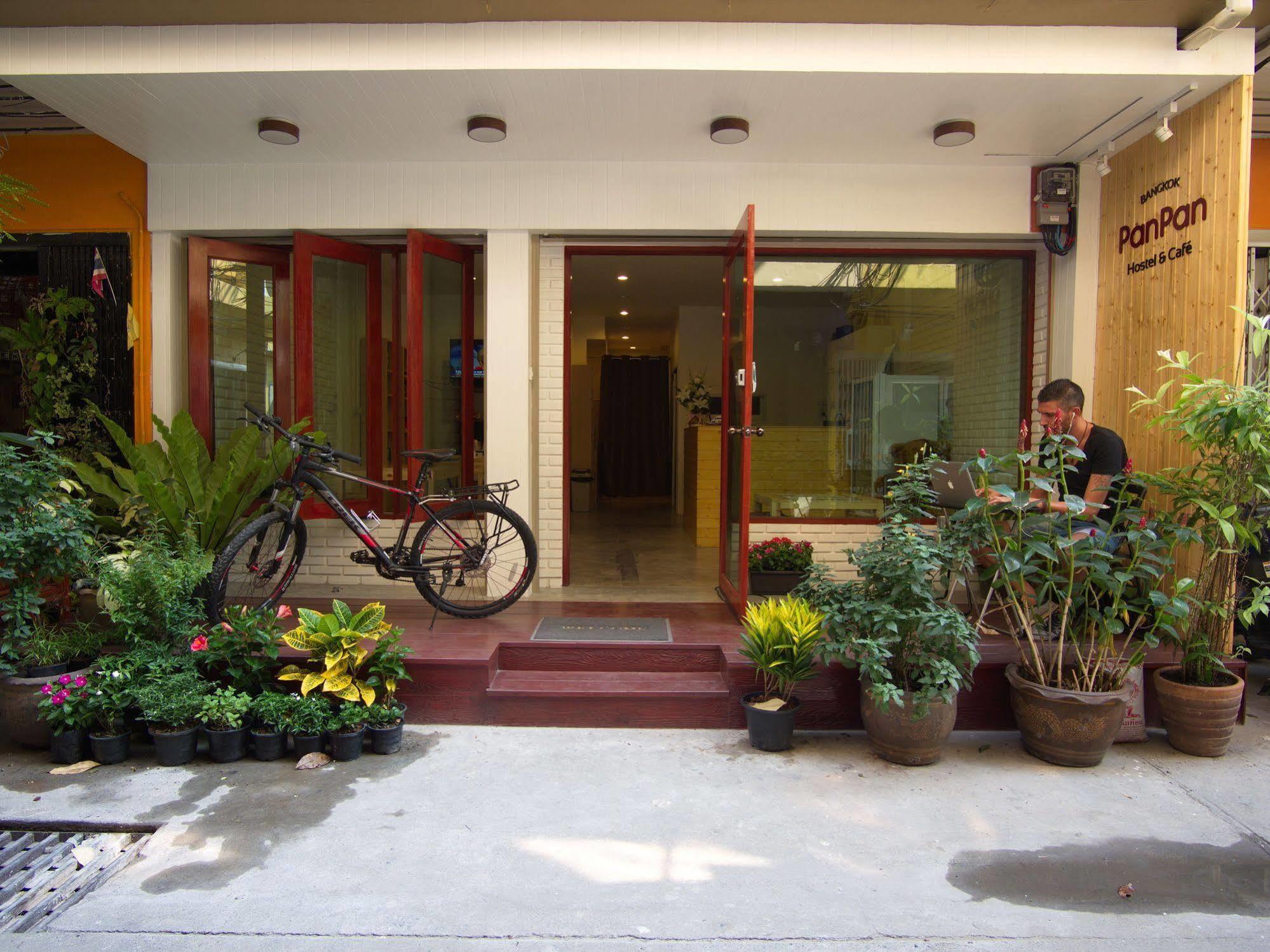 Panpan Hostel Банкок Екстериор снимка