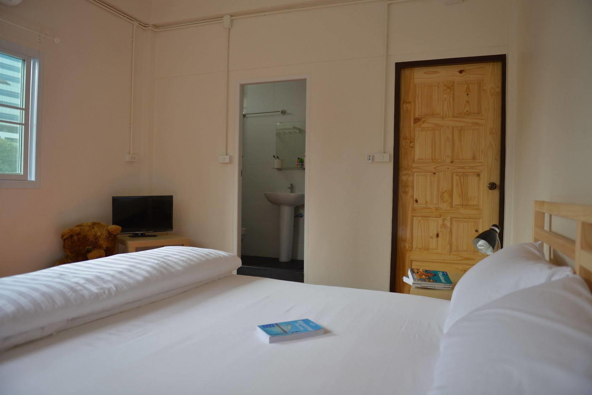 Panpan Hostel Банкок Екстериор снимка
