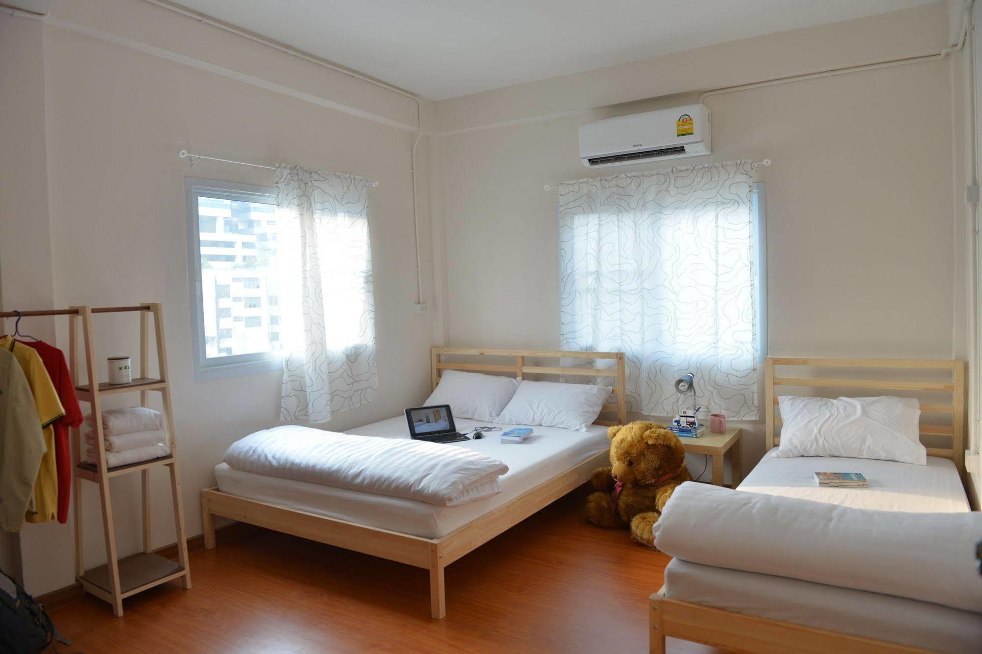 Panpan Hostel Банкок Екстериор снимка