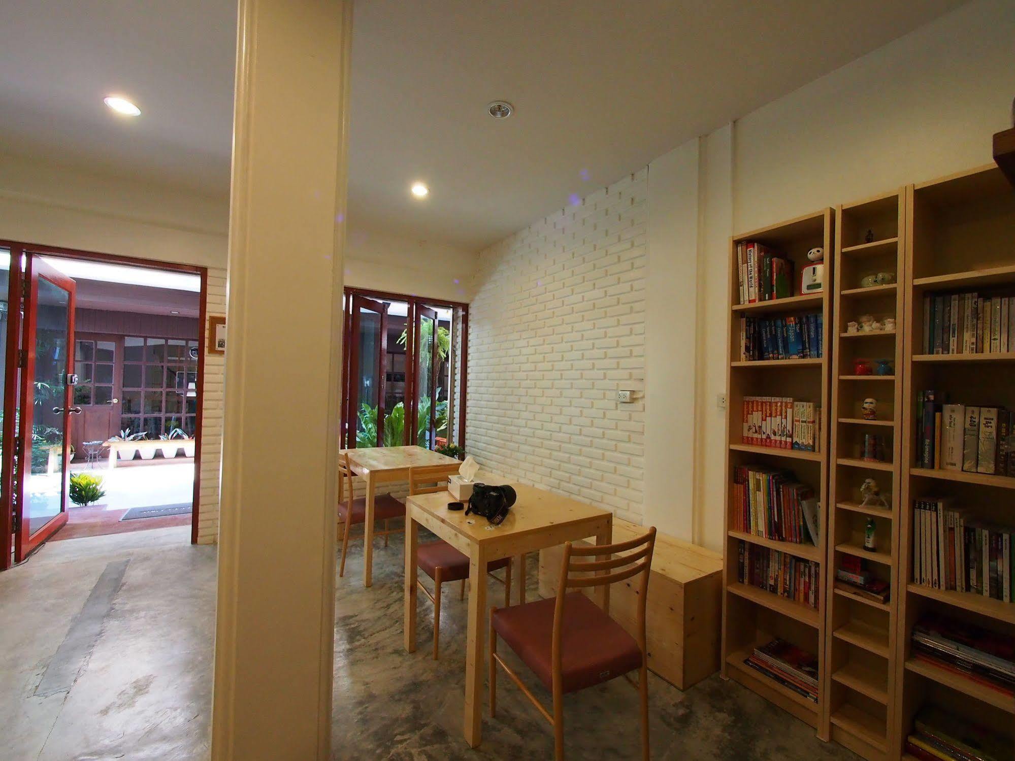 Panpan Hostel Банкок Екстериор снимка
