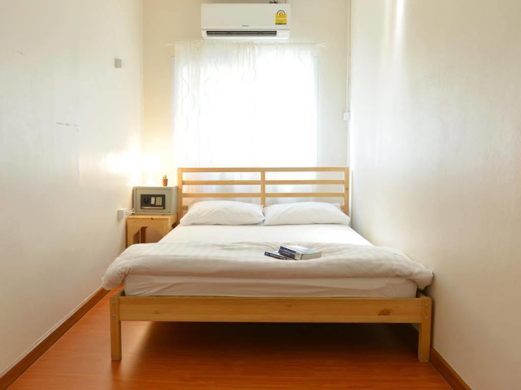 Panpan Hostel Банкок Екстериор снимка